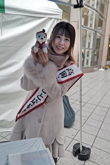 simako405's tweet photo. 高岡なべ祭り来てくださってありがとうございました😊雪降りしきる中、分かち合えた喜びは一生ものです💖
みんな風邪ひかないようにあったかくして栄養とって休んでね💖
なべ祭りは14日(日)まで開催です🎶
みんなで食べる鍋が義援金になります!!
#高岡なべ祭り
#復興支援
#オレンジさんありがとう https://t.co/EjVpZZIdVG