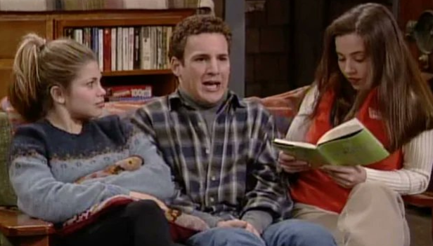 smilesmiley13's tweet photo. Replying to @okimstillhungry: Linda Cardellini's timeless beauty, the heartbreaker of Cory and Topanga's love. https://t.co/OAX7yokKcv