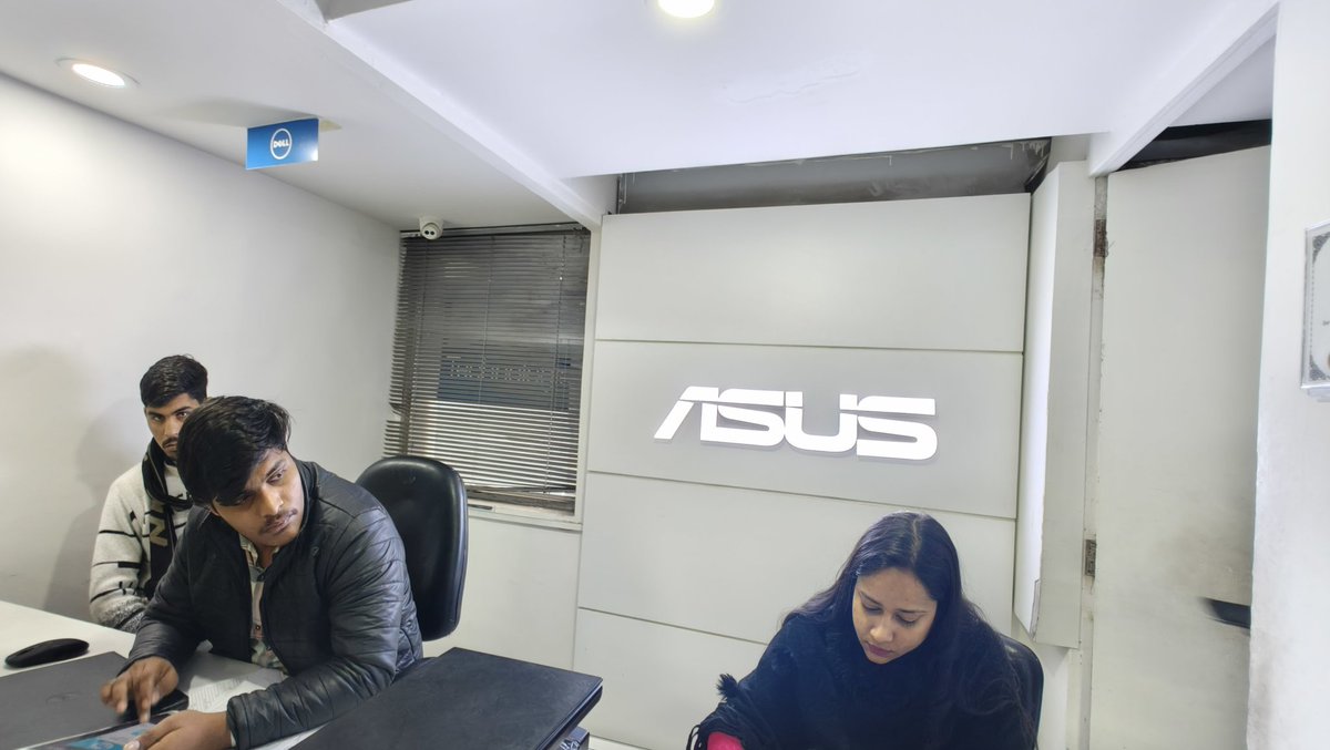 waquarhaider10's tweet photo. Dear @ASUSIndia you know why people don't want to buy ur laptop, it's because of ur after sales service . Teach ur employees atleast how to behave. They threat customer as if we have no idea about laptops. 

Location: Devika Tower, nehru place

@ArnoldSu6 @PranavHegdeHere #ASUS https://t.co/UEqchSx7Ia