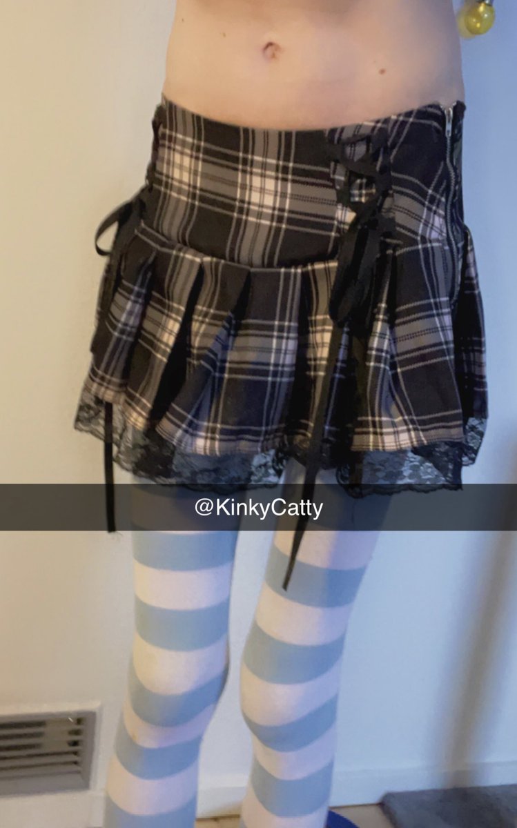 KinkyCatty's tweet photo. 🥰🥰🥰 
#Twink #Femboy #crossdress #petite https://t.co/rzdVpvx1jE