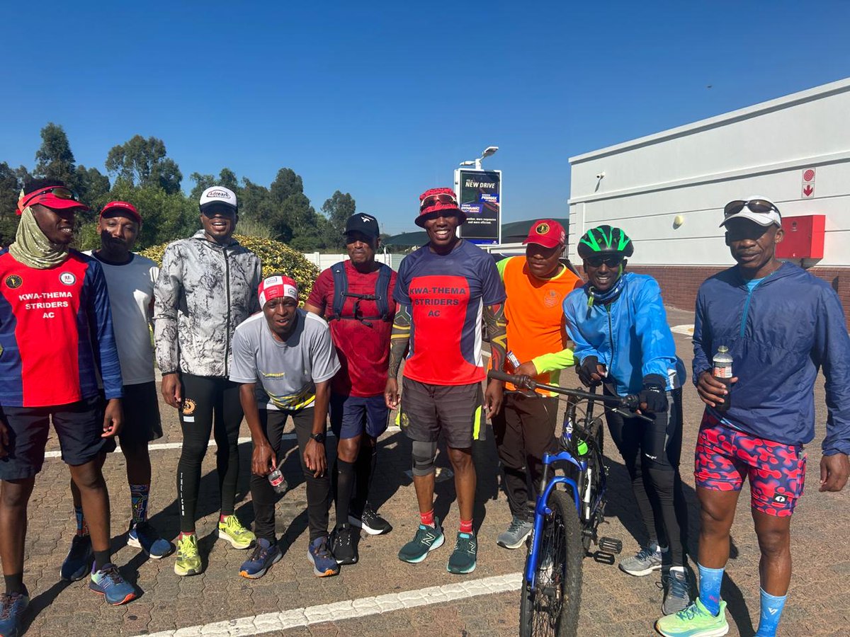 MrTrapnlos's tweet photo. #Trapnlos
#IPaintedMyRun
#TrapnlosTraining
#RejamileageChallenge
#EthekwiniBestofTheBestMarathon
#EastRandBoys
Slow is smooth, smooth is fast 👌
Slow Ultra Marathon Training
7 days 200km Mileage Target 🎯 met...
#ComradesMarathon2024 Up Run needs Enough mileage..!!! https://t.co/n0Aov1XHB9