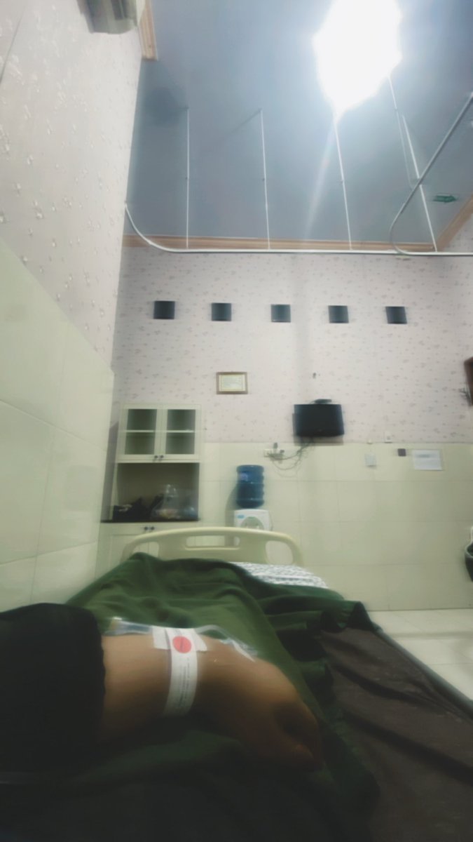 pratiwinik's tweet photo. Kita awali tahun ini dg sakit dulu 💆🏻‍♀️ https://t.co/2cMVMLDyoj