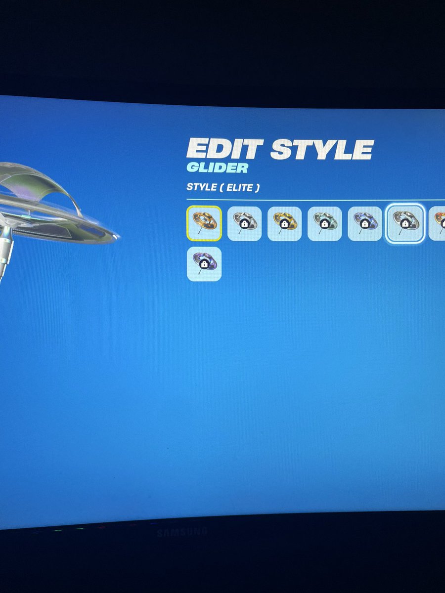 MatyInspecty's tweet photo. @FortniteStatus @FortniteGame  Why i get bronz glider but  i have elite (and i play cup diamond+) ? https://t.co/dWMgl7sFuA
