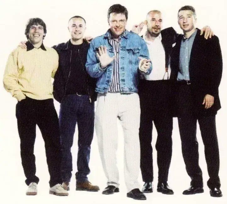 chriswrightzz's tweet photo. CHELSEA REWIND: Happy Birthday to Madness lead singer, Suggs! ONE STEP BEYOND!!!!!!! 👏

Here he is on the set for ‘Blue Day’ with Gianfranco Zola, Dennis Wise, Gianluca Vialli &amp; Dan Petrescu as the song for the 1997 F.A Cup Final is recorded. 🏆 https://t.co/asLnEMw6uX