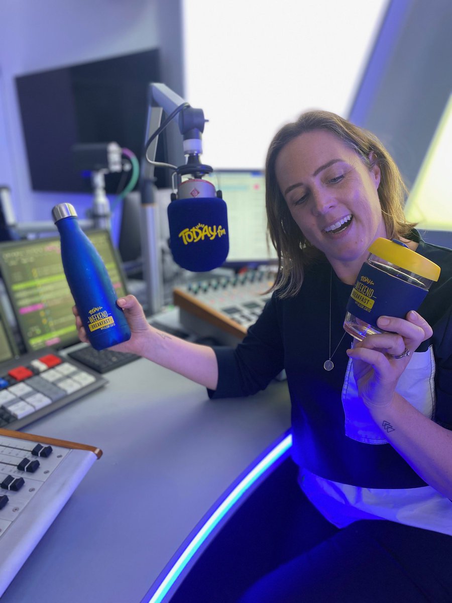 MonkeyCups1's tweet photo. Weekend walk or #coffee on the go @AlisonTodayFM's water bottles & cups have you covered! Tune in to @TodayFM to be in with a change of winning one of Alison's #WeekendBreakfast merch packs this morning πβοΈ
#MonkeyCups #Irish #supportlocal https://t.co/DHNcFrbfGd