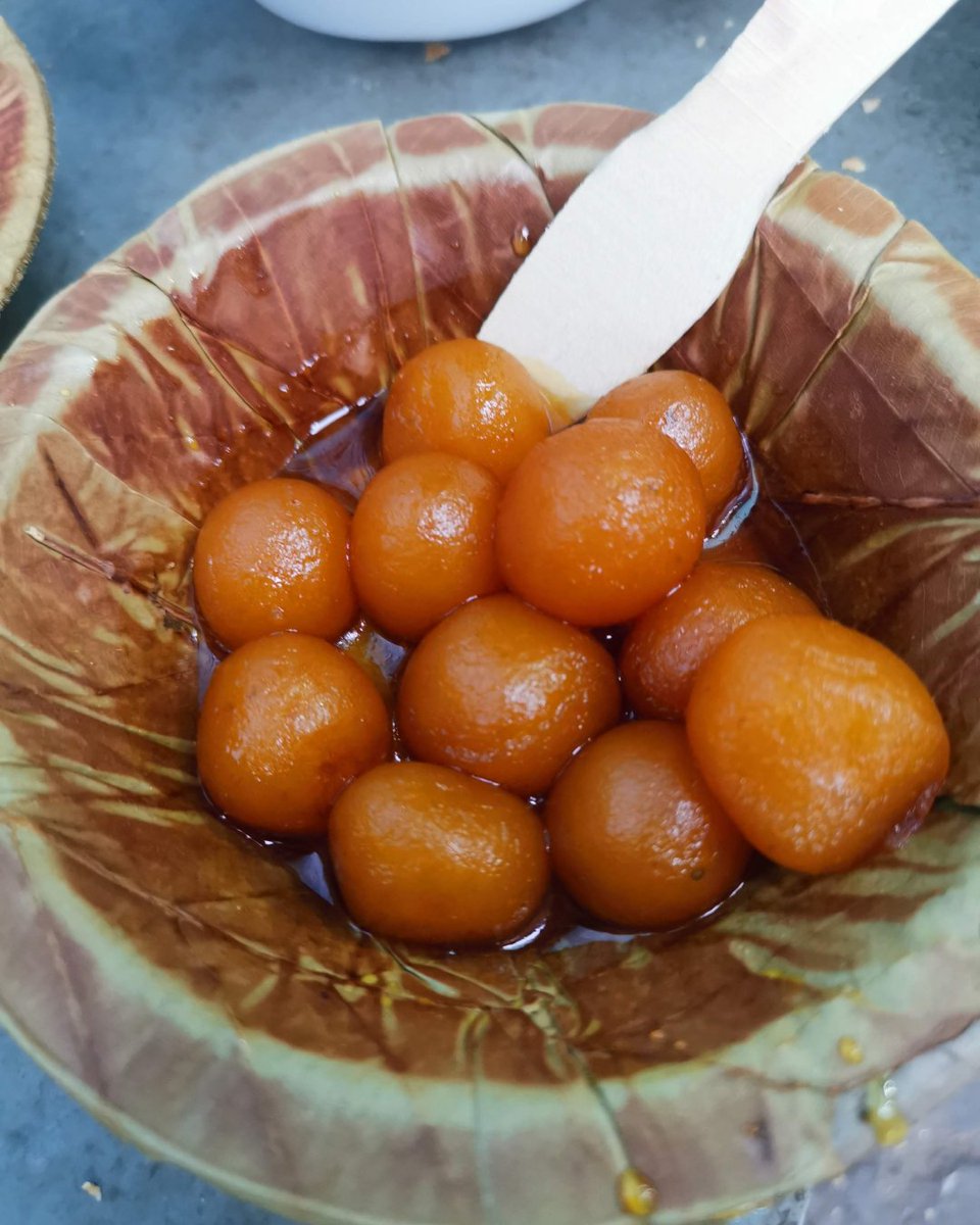 Krmundiyar's tweet photo. थोड़ा कुछ खा लेते हैं, आप पहले क्या खाना पसंद करेंगे 😊😊
#Samosa #Khamman #GulabJamun 
@HansrajGurjarR
@MeghaRamOffice_ @AdvocateBLJain
@neeraj_jain75
@NalinisKitchen @5vaa_creations https://t.co/ebEV0Kprus