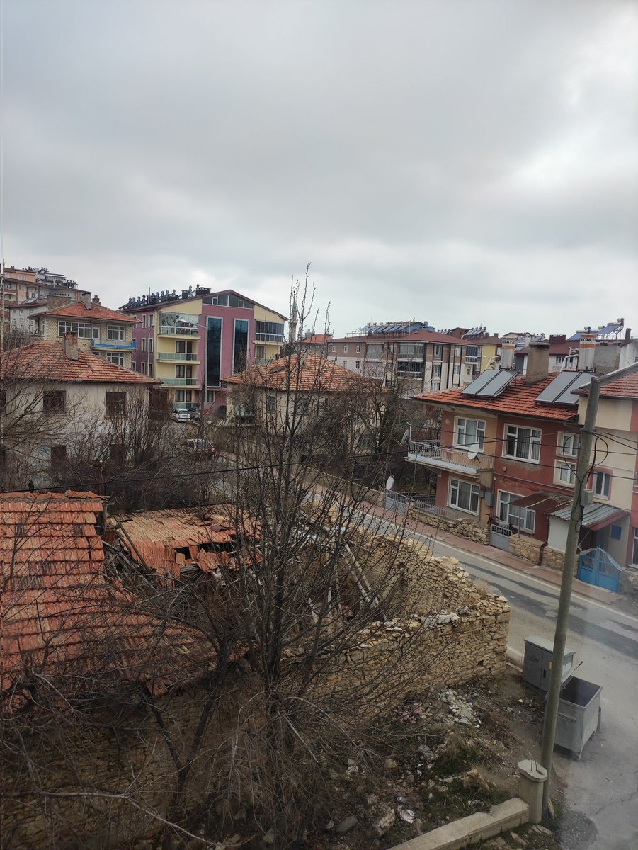 Drjohnpemberton's tweet photo. @analikizli31 Bizim evin önü la bura ci Lara görmüş olsaydım kafasına taş atmıştım çoktan https://t.co/XqZj8hMY9e