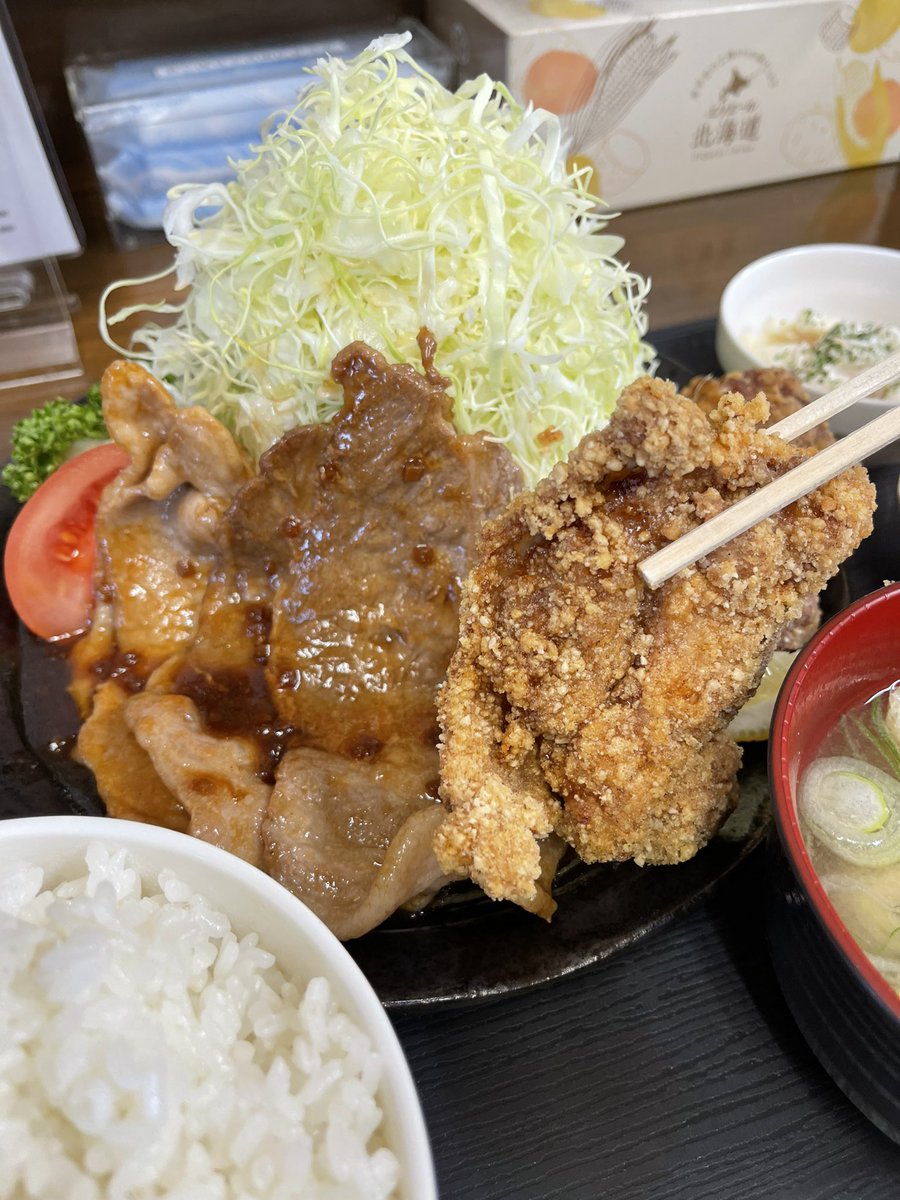 imagine946's tweet photo. 鳥取大通り国道沿いの定食居酒屋　武蔵❗️生姜焼き・唐揚げW定食❗️たくさんの定食メニューがありますよ〜❗️また日替わりもレベルが高く🌟今日の日替わりはいくら丼でした🤭 #釧路 https://t.co/9MbrVn8ark