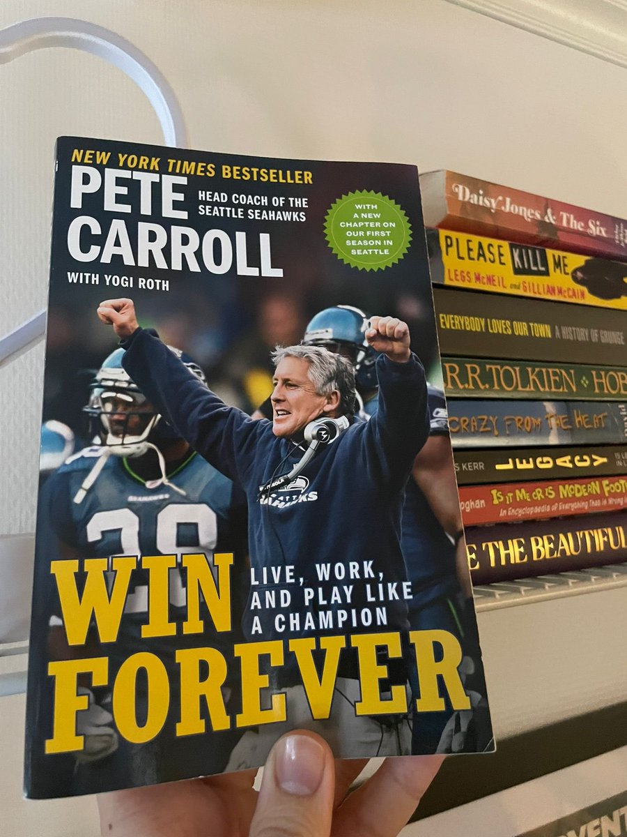 JohanSuominen's tweet photo. Progressão-podcastissa Tuomas Iisalo mainitsi Pete Carrollin kirjan Win Forever.

Päätin itsekin lukea kirjan uudelleen. Sattumalta samalla viikolla miehen valmennusura päätyi(?) ja hän jatkaa neuvonantajana Seattlessa.

Sen kunniaksi ketju kirjasta.
#valmennus #junnufutis #jefu https://t.co/Q5zB9V2fUc