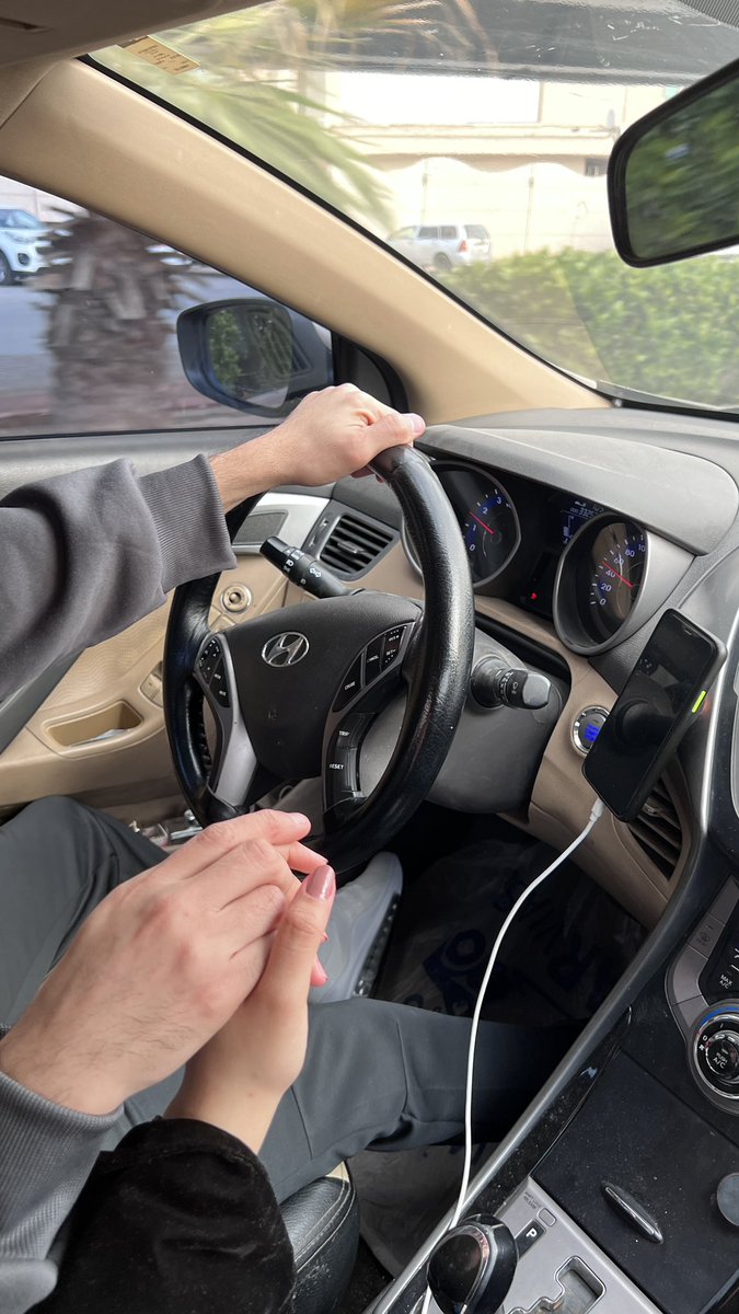 يا مغنيني عن الناس 
يا كل الناس .. بعيوني🤍