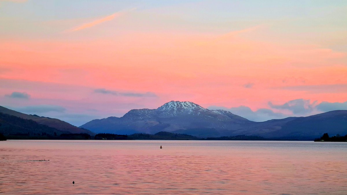 This morning's dawn on Loch Lomond. 

#glasgow #lochlomond #benlomond #acotland #visitscotland @VisitScotland #landscape #scottishlandscape