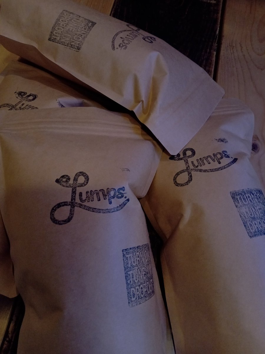 dells coffeeさんから

スペシャルなフレッシュな
コーヒー豆届いております。

ミルをお持ちでなくてもOK!
豆を引きますので
お声かけて下さいませ。

ギフト等にも喜ばれてます🙌🙌
是非、この機会にお試しを❗

お電話、DMでの
お問い合わせもお気軽に🙌

TEL:06-6131-4636