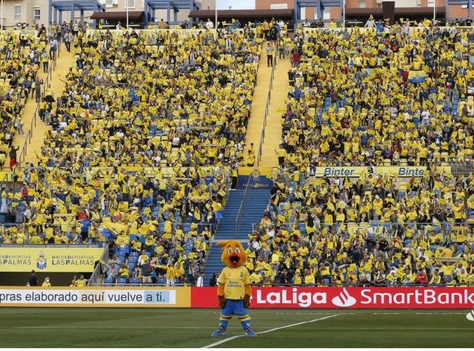 Buenos días!!!💛💙

Hoy jugamos, recibimos al @VillarrealCF en el 🏟️ de Gran Canaria a las 13:00🕐

Esperamos almorzar una gran victoria hoy en 7 palmas💪🏽.

No olviden la 🧢, lo más probable es que el ☀️ nos acompañe durante el partido⚽

#LasPalmasVillarreal  🐥