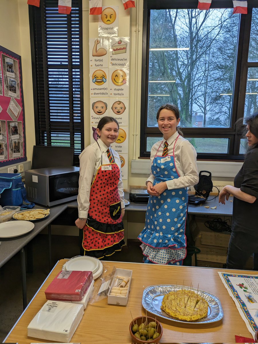 fslmfl's tweet photo. Salut! Hallo! ¡Hola! 
🇫🇷🇩🇪🇪🇸
Welcome to Open Morning 2024!
Come along to W3 to meet our pupils and sample some food! Délicieux ! https://t.co/xZKahGCT8w