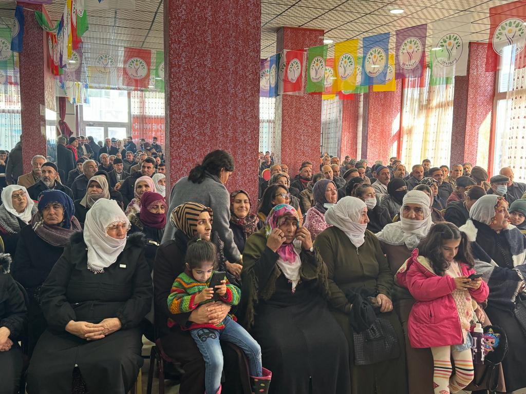 zeynep_oduncu's tweet photo. Dünya siyasi tarihinde bir ilki gerçekleştirmek için Ağrıdayız .
Bu talan düzenini, kayyum zihniyetini kabul etmeyen değerli halkımızla ön seçimi başlattık. #disaem #kentinizidekendimizidebizyöneteceğiz https://t.co/FZ7RAp5vF2