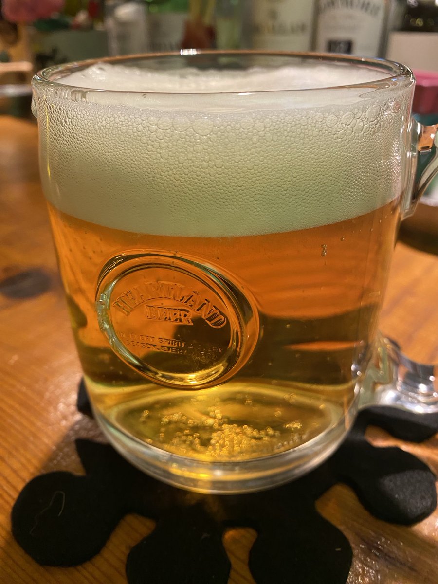 byulip's tweet photo. 野毛小路で飲んでたら雪降ってきたぞ。
#tacobe https://t.co/encsoYHTO3