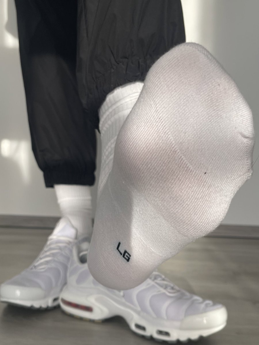 sox_luis's tweet photo. bow down to your alpha and start sending. I know you can’t resist. I wanna see your hard worked money in my bank account. Let a 20 year old spend your monthly salary in one day 🏧💶 https://t.co/8fsme8kYyJ