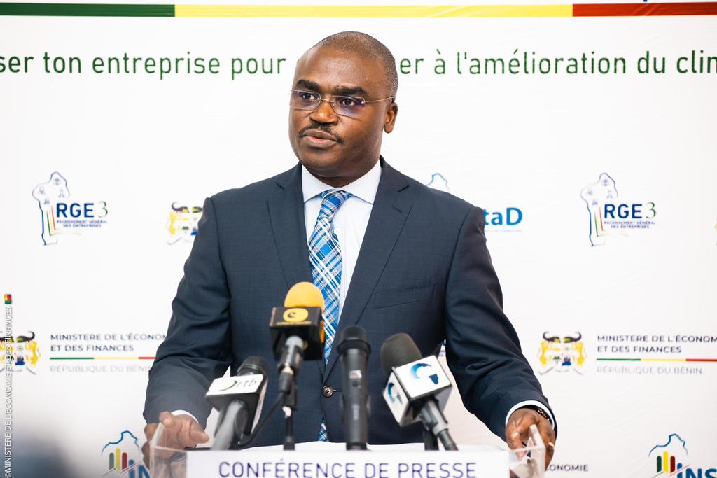 insbenin's tweet photo. Troisième Recensement  Général des Entreprises (#RGE3)Le Directeur Général de l’INStaD invite les Chefs d’Entreprises  à réserver un bon accueil aux agents recenseurs

(145.507 unités économiques déjà énumérées dont 103.331 dénombrées) https://t.co/klRG3KqFmC