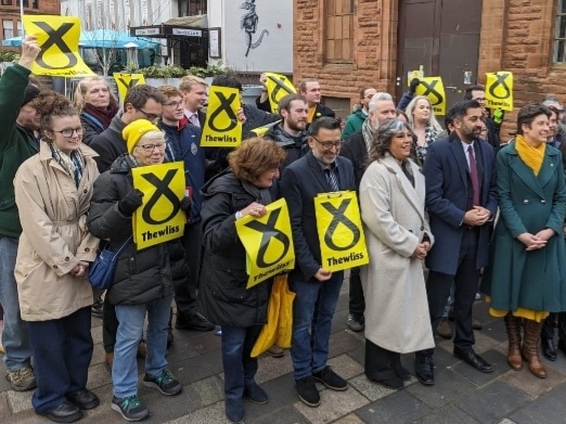 1/2 First Minister @HumzaYousaf & @kaukabstewart join @alisonthewliss , myself, members of @SNPKelvin & other #SNP members in campaigning in #glasgownorth for Alison's Westminster General Election Campaign. 
#scotland #glasgow  #peoplemakeglasgow #glasgowwestend #independence