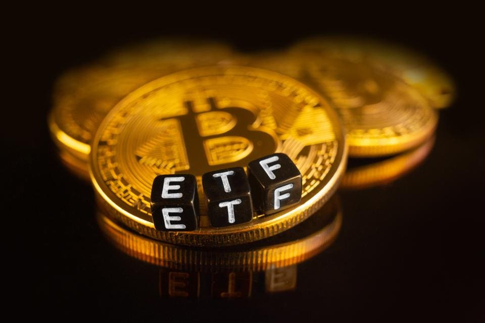 Tobi_blade's tweet photo. Didn't know @BlackRock filing for bitcoin spot etf was the main reason for its early rise.

Thought it was the bullrun 

Anyways Gm guys.. 

For those that don't still know what ETFs are.
Here https://t.co/IR8OPXQrte