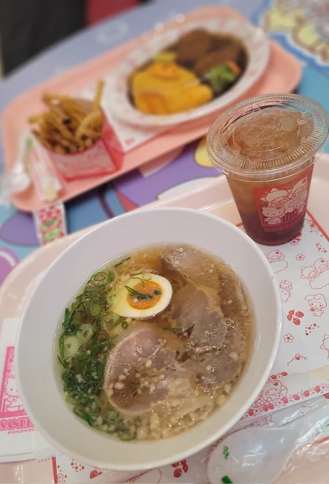 ちゃどすけくんとピューロランドいってきた楽しかったーーー1日ありがとう.ᐟ.ᐟ お腹ぺこぺこでぐったりしながら到着したけどラーメンおいしすぎてパワー500000倍になった