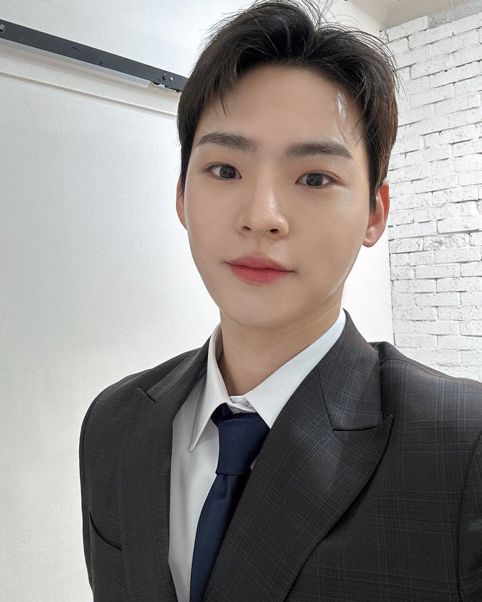 240113 tsofdn Instagram Update (2/2)

"🙂"

▶️ instagram.com/p/C2CR52CLjFY/
#온앤오프 #ONF #효진 #HYOJIN #onfstagram