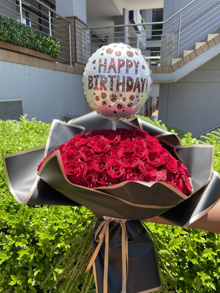 Huba_Fleurs's tweet photo. Get your loved ones red roses this #valentinesday2024 #valentinesdaygifts  #ValentinesDay @hubafleurs

To place your order whatsapp us on 0719896471,We are based in Pretoria central and we do deliver.

#TheANC #BlackCoffee #Mbombelastadium https://t.co/oqkQ1YRmex