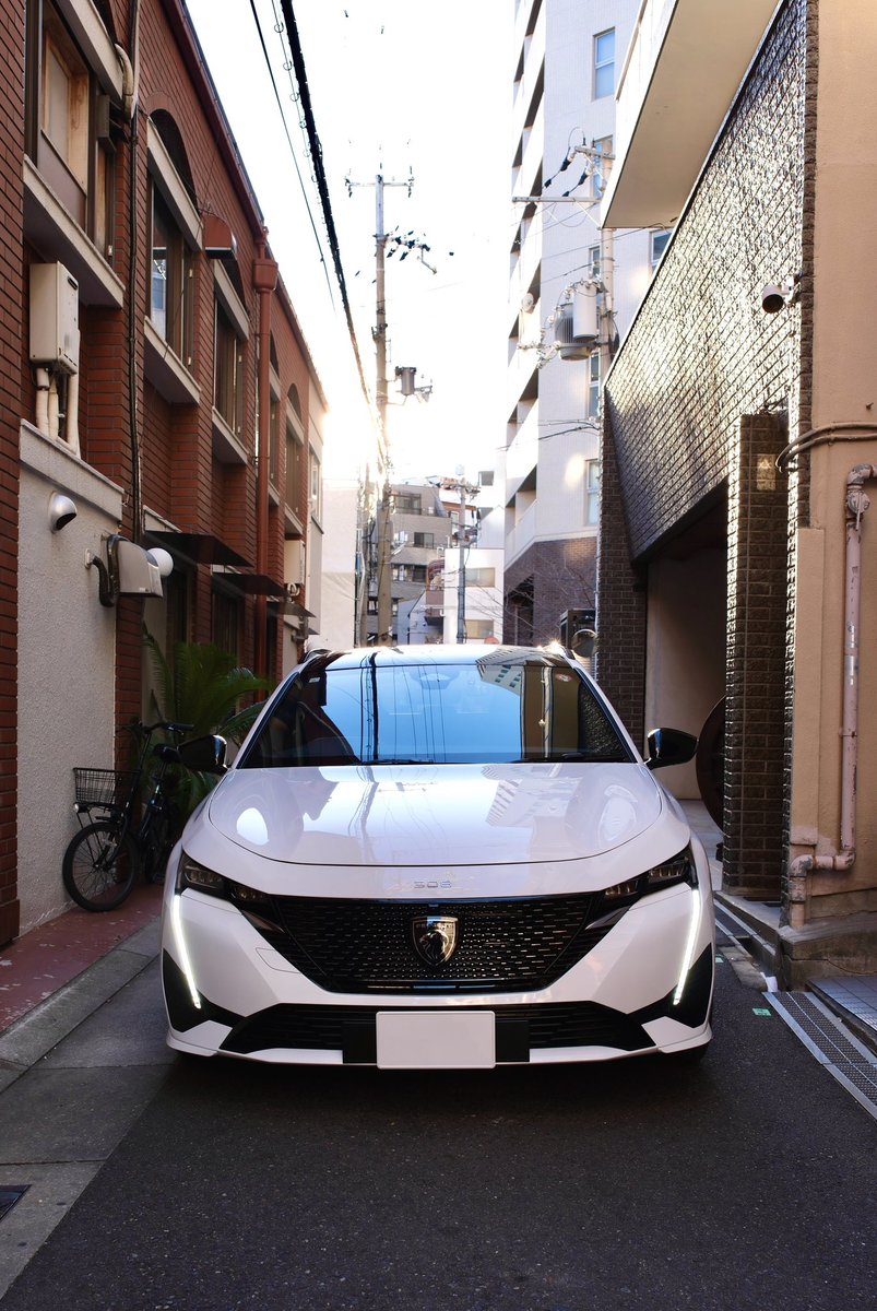 神戸の裏通りと308

#プジョー308sw #PEUGEOT308sw 
#プジョー #プジョー308