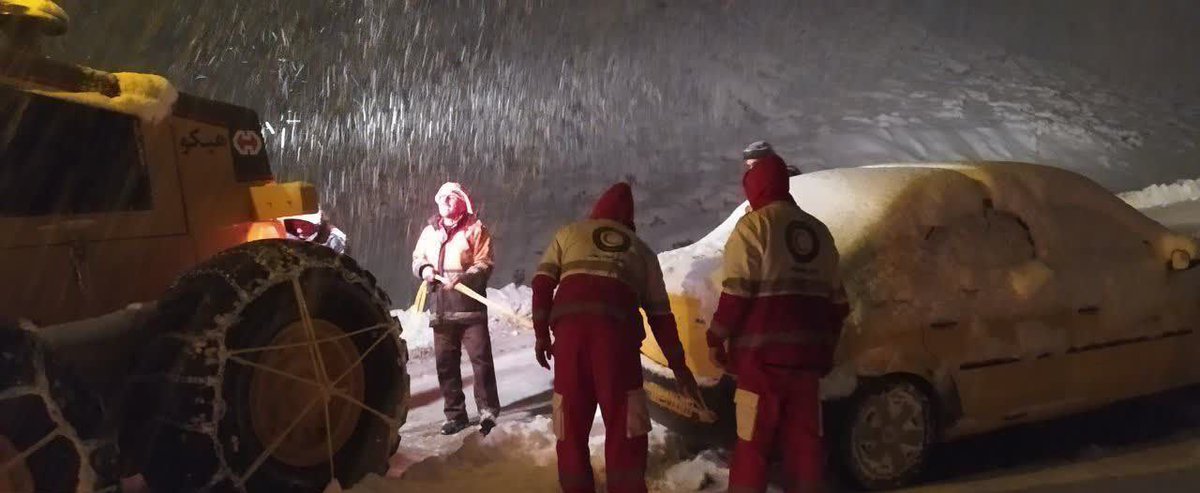 DMBaghfalaki's tweet image. .@Iranian_RCS’ #K&amp;amp;B province dispatched #SAR teams, swiftly #extricated 77 vehicles &amp;amp; #relieved 300 affected passengers by blizzard &amp;amp; #avalanche in #Margon county, offering them #food &amp;amp; #shelter on Jan 12. Their dedication in the face of adversity is truly commendable. 🙌❄️ @IFRC
