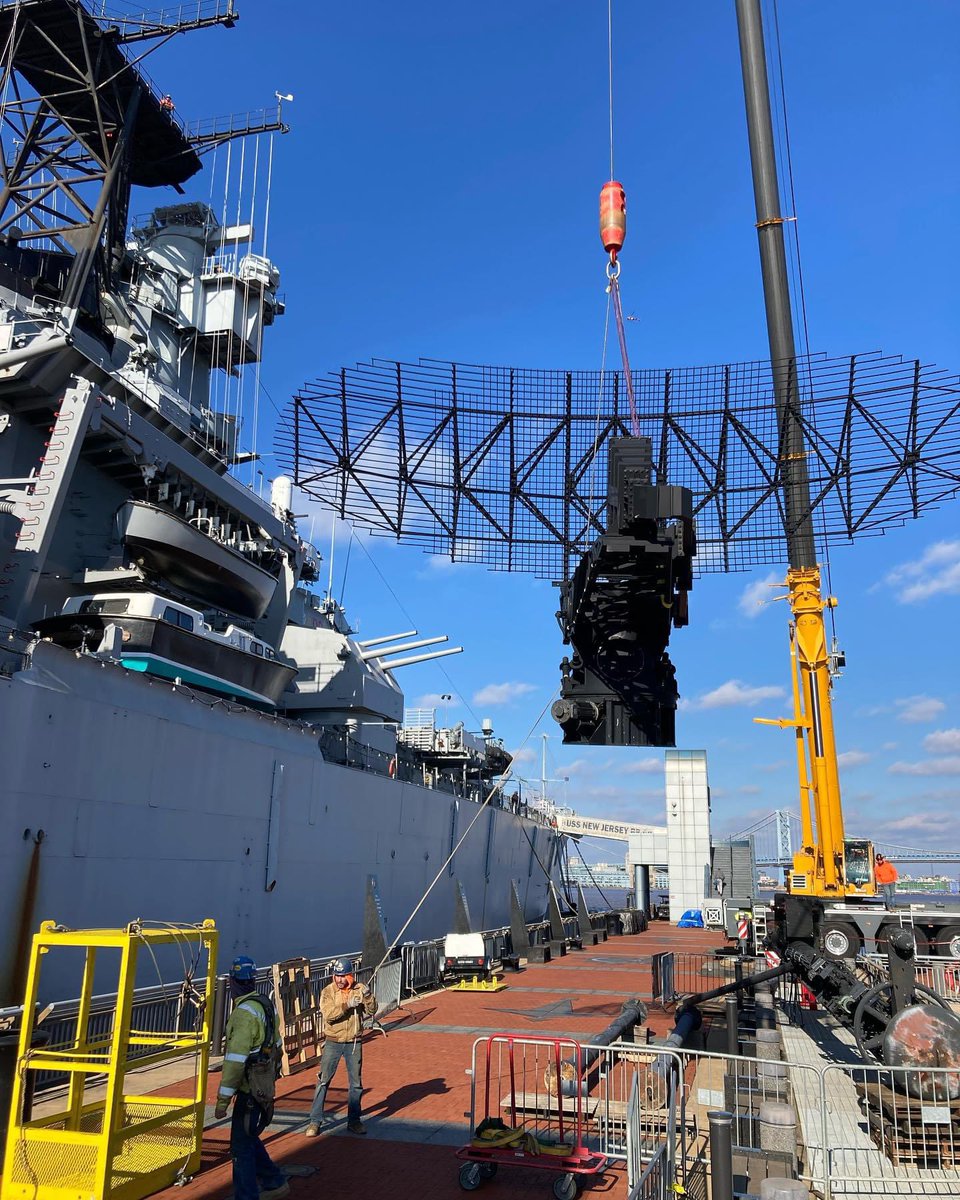 Battleship New Jersey (BB-62) having its radar removed to pass under the Walt Whitman Bridge in Philadelphia on the way to drydock - January 11, 2024 #ussnewjersey #bb62

SRC: FB- Battleship New Jersey