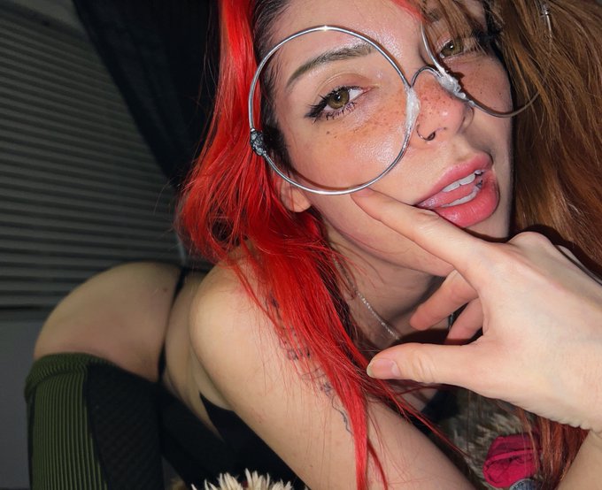 I stayed up late making a cursed cosplay. 😗 https://t.co/rHd6HQ4nNk