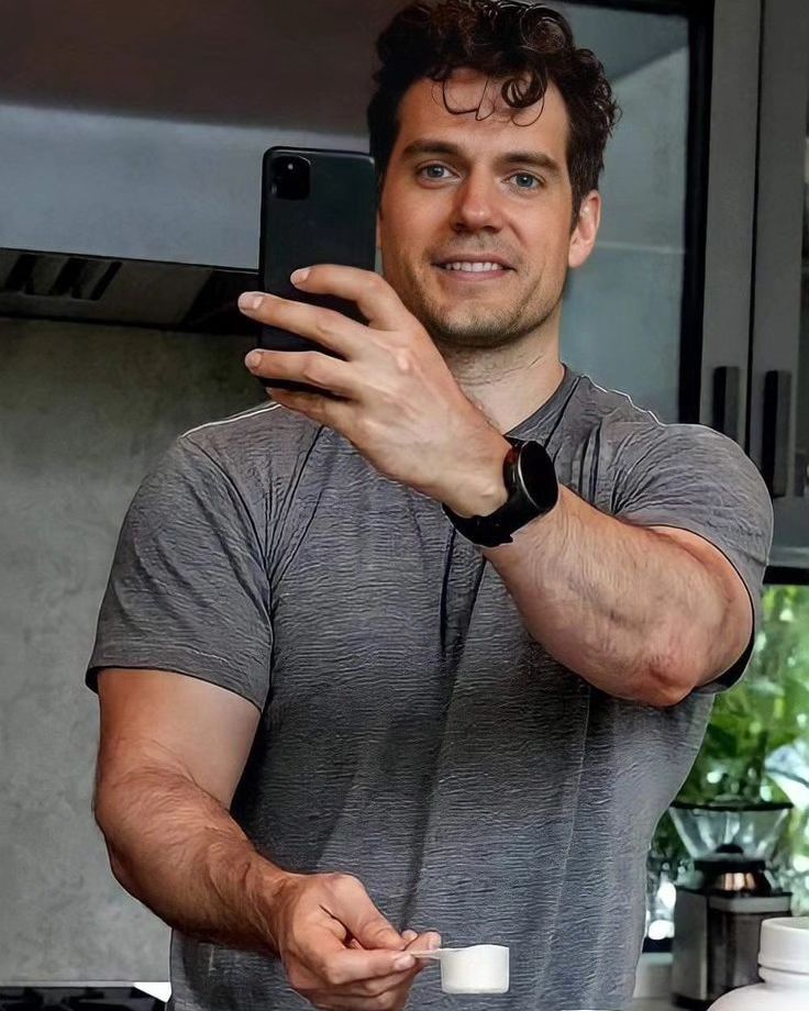 cavill_40k's tweet photo. #HenryCavill https://t.co/16WpBOgn8N