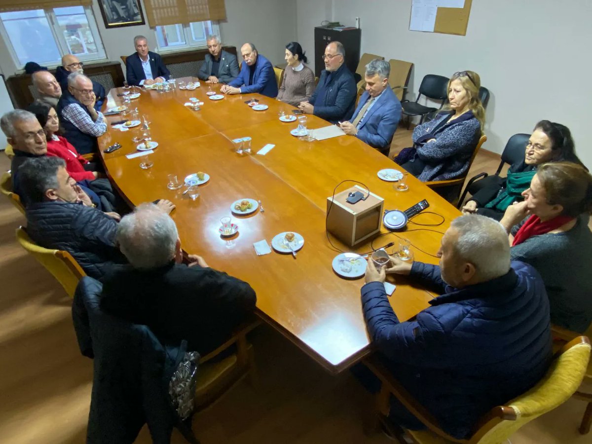 AkelVakfi's tweet photo. Emek Partisi Genel Başkanı Sn.Seyit Aslan ve Başkan Yardımcısı Sn.Levent  Tüzel, yönetim kurulu üyelerinden oluşan bir heyetle birlikte vakfımızı ziyaret ettiler. Nezaket ziyaretleri için kendilerine çok teşekkür ederiz.

#AkelEğitimKültürveSağlıkVakfı https://t.co/EkWTZXqBBu