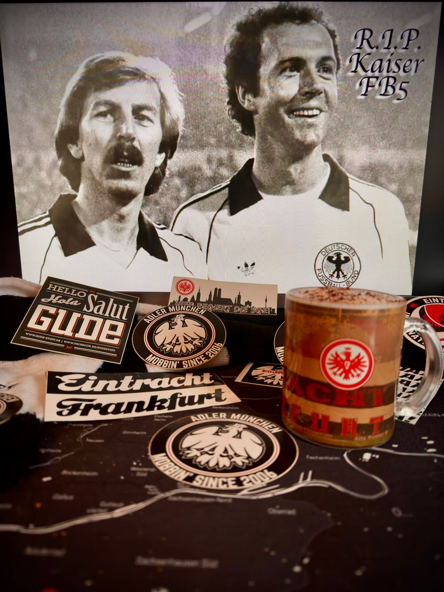 EFC_Muenchen's tweet photo. Letzter Spieltag der Hinrunde!
Spannend, ob Saša oder Donny direkt weiterhelfen oder wir uns das sofortige Ende des Africa Cup wünschen 🙈
In Leipzig noch nie gewonnen... Zeit wird's!
#SGE 🦅 #xxxSGE
credits @eschecreates https://t.co/MbVyJQQgdV