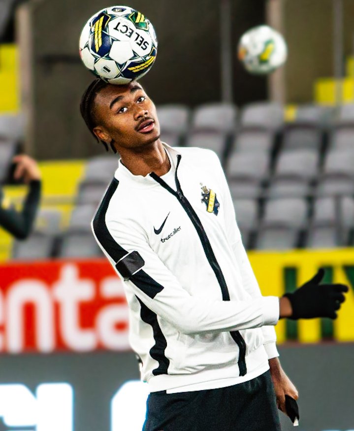 16 year old Ghanaian- Swedish born Striker Jonah Kusi-Asare. Grab him NOW.<a href="/GhanaBlackstars/">🇬🇭 Black Stars</a> <a href="/george1boateng/">George Boateng</a> <a href="/kurtokraku/">Kurt Edwin Simeon-Okraku</a> <a href="/Fentuo_/">Fentuo Tahiru Fentuo</a> <a href="/garyalsmith/">Gary Al-Smith</a>