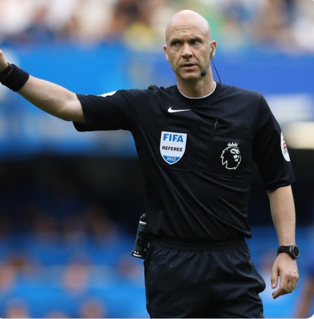 smilesmiley13's tweet photo. Anthony Taylor officiating Chelsea vs Fulham today. Anticipating an exciting match! 🔥🔥 https://t.co/ppu5lgXs99