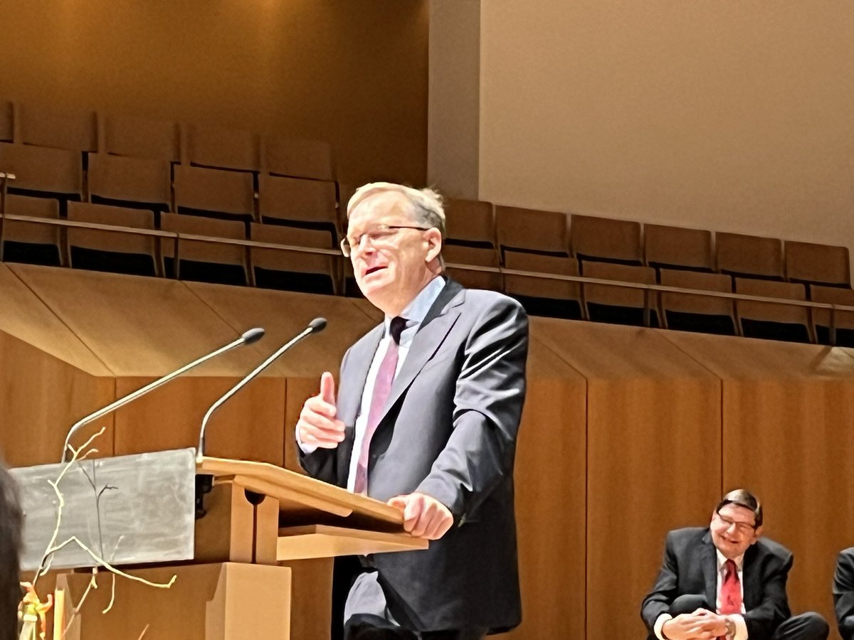 Bambergs Oberbürgermeister Andreas Starke betont beim #Neujahrsempfang des <a href="/BistumBamberg/">Erzbistum Bamberg</a> die integrierende Rolle der #Kirchen in einer sich polarisierenden Gesellschaft, im Interreligiösen Dialog und im Bündnis gegen #Rechtsextremismus.