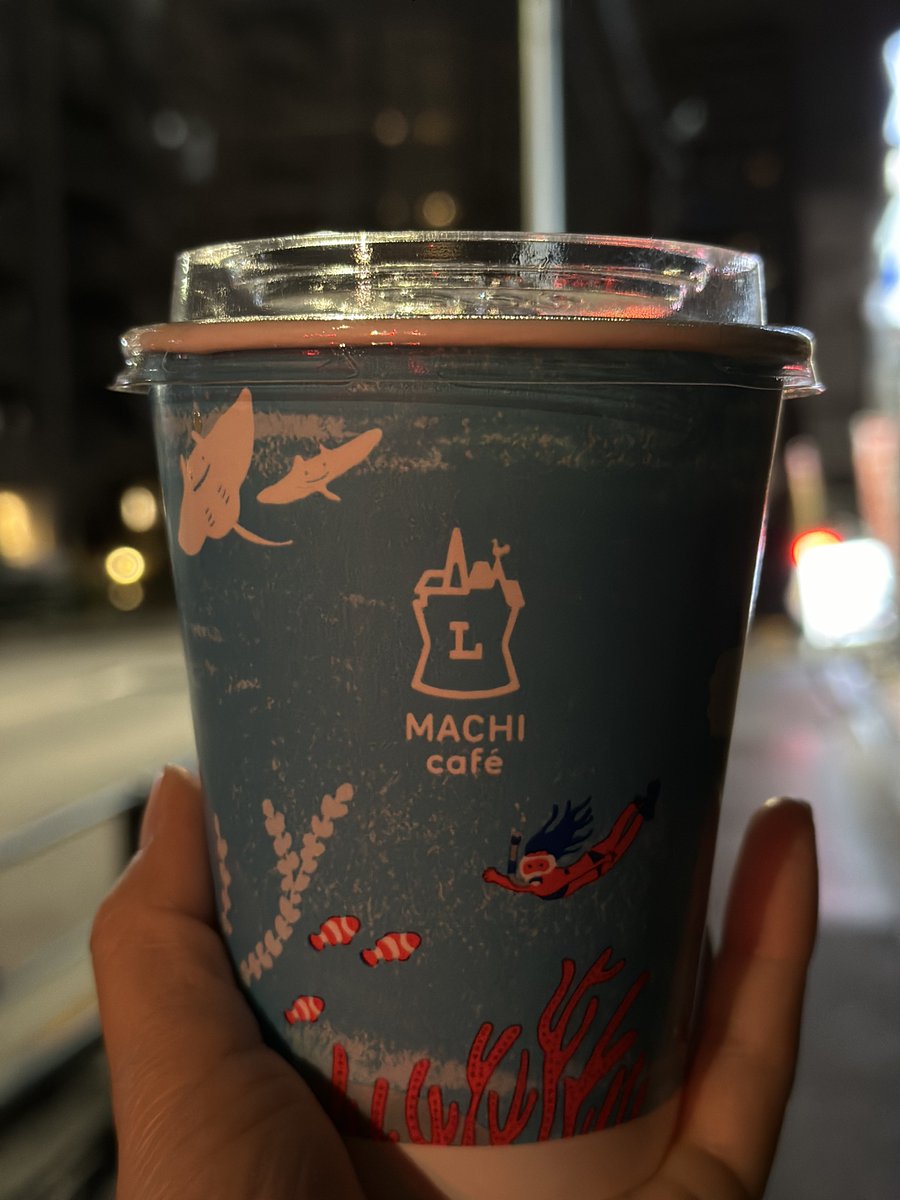 เปิดเข้า FB คนอยู่โตเกียว โพสหิมะทุกคน 😂 ชั้นผู้เดียวที่ประชุมเพิ่งเสร็จ 
เลยเดินออกมาซื้อกาแฟ แม้แต่ฝนก็ไม่มีสักแหมะ

เราอยู่ประเทศเดียวกันมะ 🙄 
ชั้นก็อยากตื่นเต้นกับหิมะแรกมั่งนะ