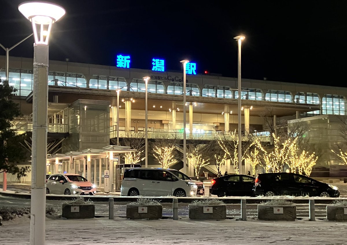 R2Cz0's tweet photo. 雪の新潟駅
今年は雪が少ない❄️☃️
#新潟市　#新潟駅 https://t.co/tAuADwNnAz