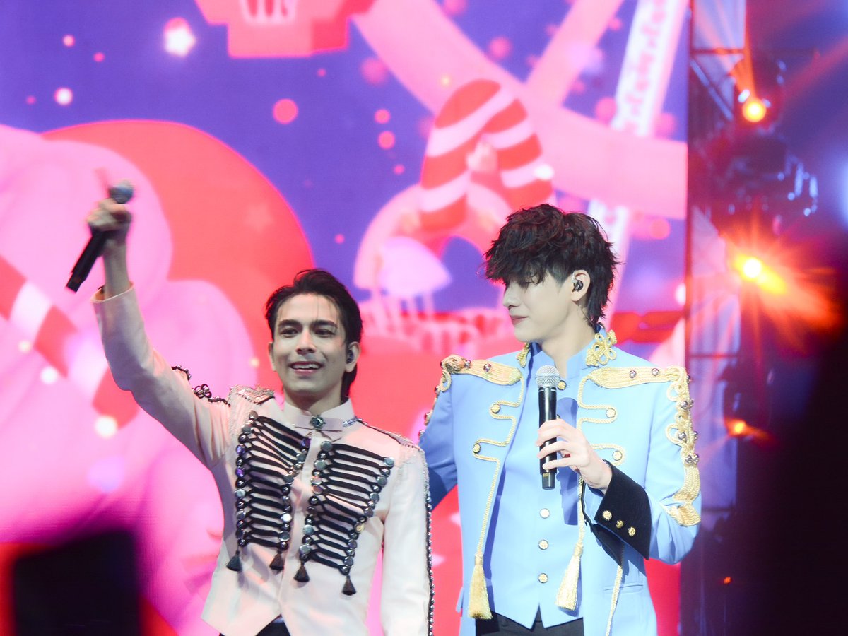mii2projectx's tweet photo. เจ้าชายฟ้าชมพูวันนี้

@tommysittichok @jimmy_jimmoi 
#Mii2ThaiLandแดนหรรษา
#Mii2 #ยาหอมของมี่ทู
#จมอ่านว่าจอมอ #tommysittichok
#DMDLAND2 #JimmyTommy
#DMDLAND2CONCERT https://t.co/EKv3us7Xes