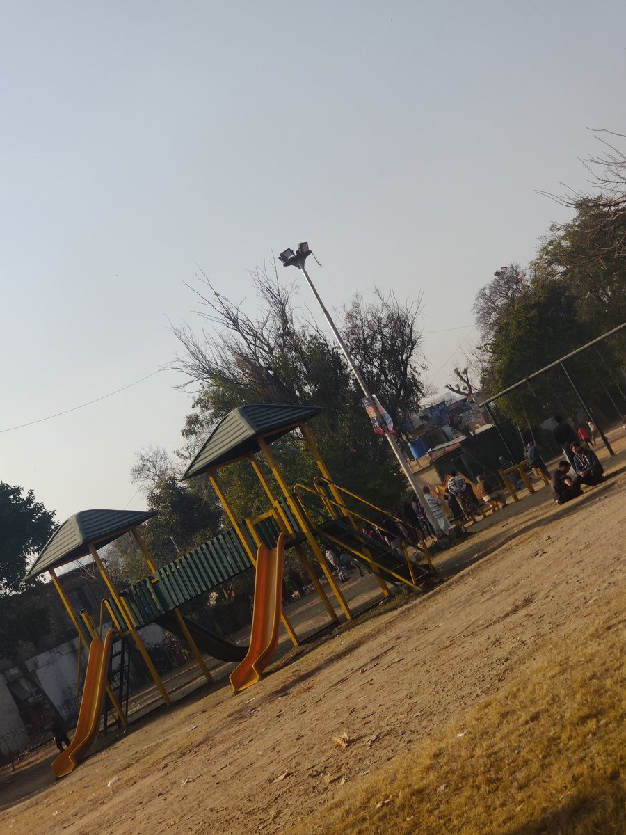 soha24333's tweet photo. Chlo Sb Btao kahan kahan Doop nkli hui h Isb m to njli hui h.

#ISBCapital
#Sunbask 
#GoodAfternoon
#BBBB24 #TheTraitors #kohlantarp 
#Winterseason https://t.co/7Sm9FAlvJJ