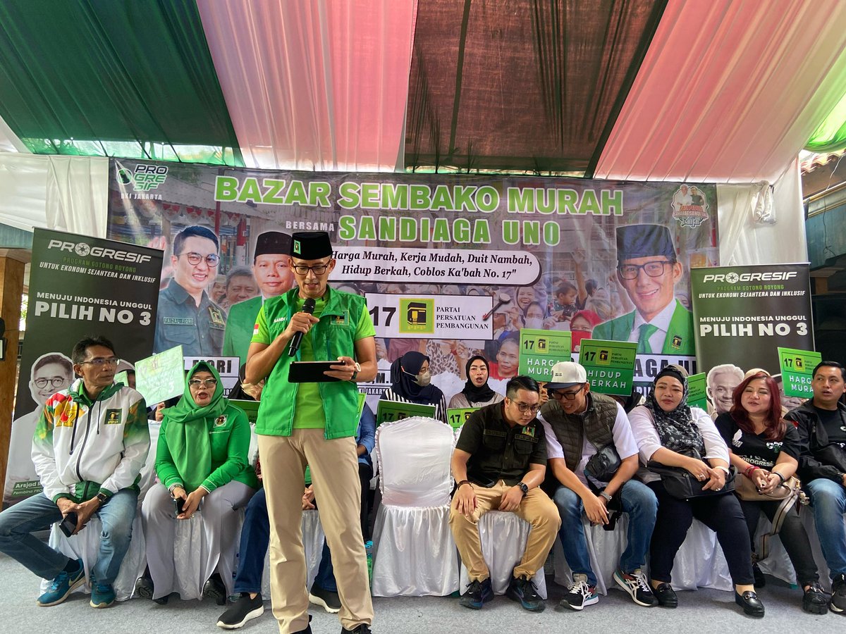 progresif_idn's tweet photo. Progresif bersama Mas  @sandiuno turun ke masyarakat Rorotan, Jakarta Utara #GanjarMahfud2024 
Menang..! Menang...! Menang..! https://t.co/ok93DumHJC