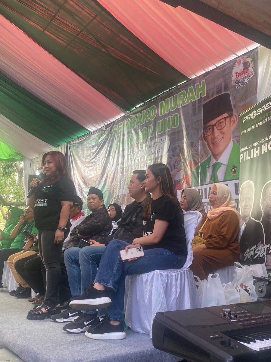 progresif_idn's tweet photo. Progresif bersama Mas  @sandiuno turun ke masyarakat Rorotan, Jakarta Utara #GanjarMahfud2024 
Menang..! Menang...! Menang..! https://t.co/ok93DumHJC