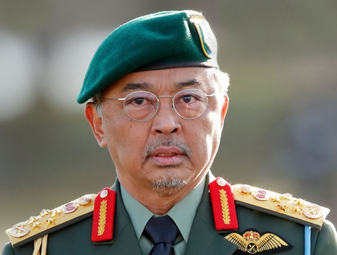 firasxy3's tweet photo. buat KDYMM Tuanku &amp; Permaisuri Agong, patik &amp; majoriti rakyat jelata sentiasa menjadi benteng serta barisan hadapan buat Tuanku &amp; Permaisuri dalam segala usaha &amp; ikhtiar untuk mempertahan harta pusaka ini. Daulat Tuanku

#DaulatTuanku
#KekalTenang https://t.co/ek04MO44Lj