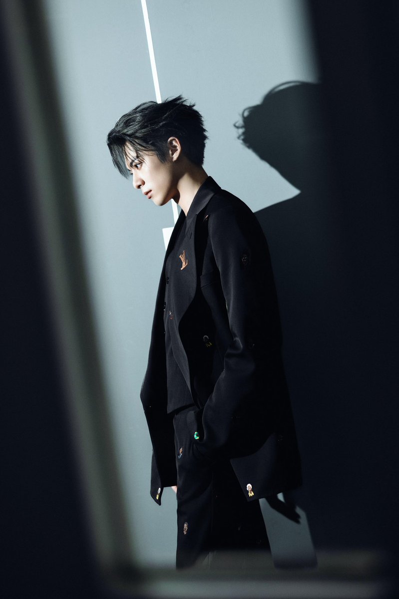 WangHediFolder's tweet photo. 240113 #DylanWang studio updates for the Weibo Night 2023 red carpet look❸

#WangHedi #王鹤棣 https://t.co/20FJJ4Neg7