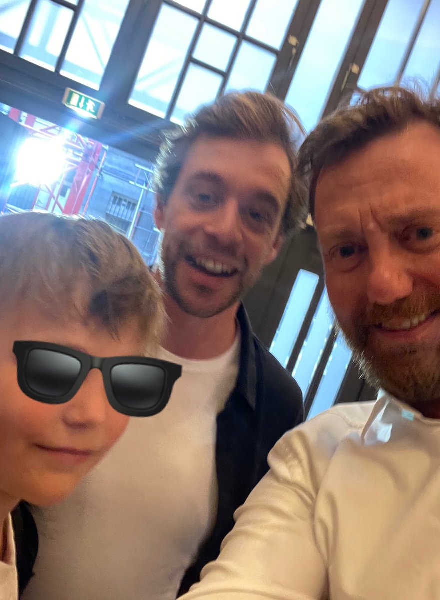 David_Wortmann's tweet photo. Die Zukunft gehört immer den Kindern. Keiner hat einen besseren Zugang zu ihnen als Tobias Krell alias #CheckerTobi. Was denkt die Generation Kinder heute über Klimaschutz, Zukunft & Lebensgrundlagen? Neuer #LetsTalkChange mit Tobi. Link im Thread 👇🎧 https://t.co/HVFKSZ7M1T