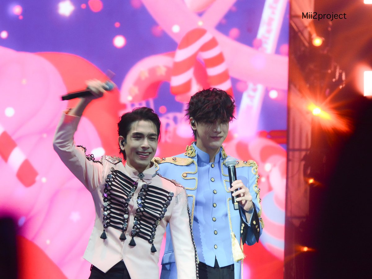 mii2projectx's tweet photo. together 💛💚

@tommysittichok @jimmy_jimmoi 
#Mii2ThaiLandแดนหรรษา
#Mii2 #ยาหอมของมี่ทู
#จมอ่านว่าจอมอ #tommysittichok
#DMDLAND2 #JimmyTommy
#DMDLAND2CONCERT https://t.co/6C7nl8OGBk