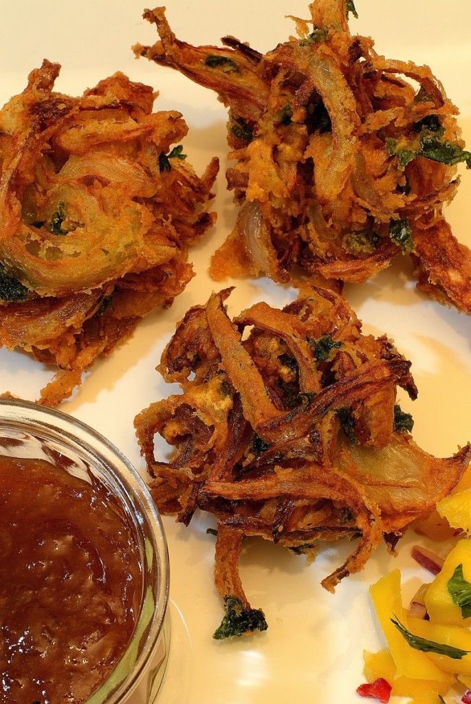 NageenKhalid's tweet photo. A sunny day in lahore and #pakoray.
Usually pakoras are eaten on rainy days in summers, but it’s the opposite in winters. 😅 https://t.co/gBXv1R0sg4