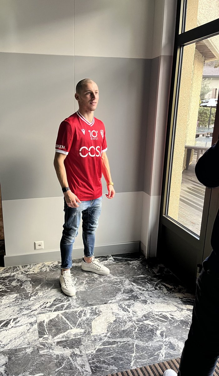 atanasovdimitar's tweet photo. Bulgaria national team player Georgi Rusev🇧🇬 becomes new player of Swiss team FC Sion 🇨🇭 Enjoy and good luck champ 🔴⚪️🔴 https://t.co/51ezHWo7Hb