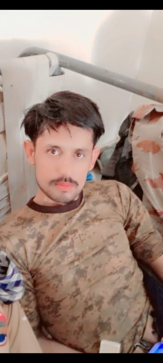 lmrankhanISP1's tweet photo. طارق خان نیازی  آج رات بلوچستان میں شہید ہوگئے
  اللہ پاک آپ کی شہادت قبول کرے آمین 

وطن کی مٹی گواہ رہنا 💔
شہدائے پاکستان ہمارا فخر❤️ https://t.co/mGdF14Oi8O